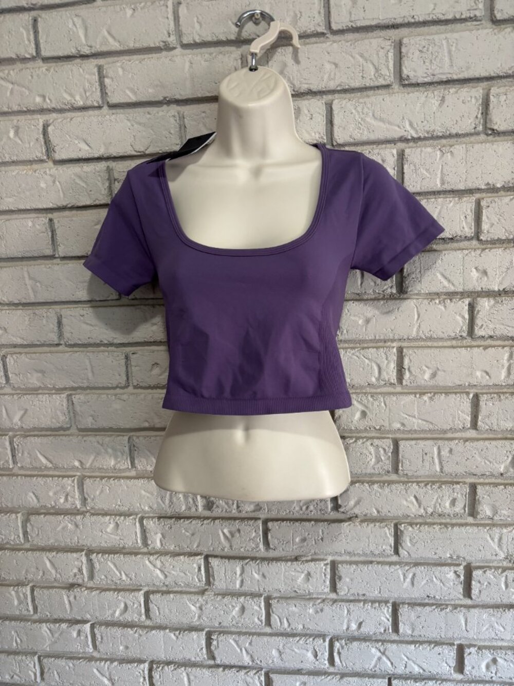 Fabletics Womens Sleek Seamless Scoop Neck Short-Sleeve Top T-Shirt Tee Sz S NWT